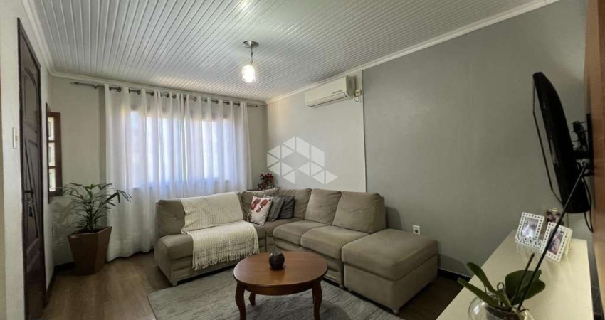 Casa 03 dormitórios, com amplo pátio fundos pra UNISC