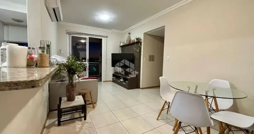 APARTAMENTO SEMIMOBILIADO COM 02 DORMITÓRIOS NO CENTRO