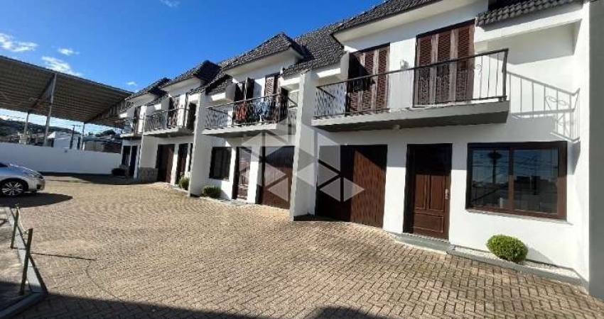 Casa duplex com 3 dormitórios  localizada no Bairro Independência!