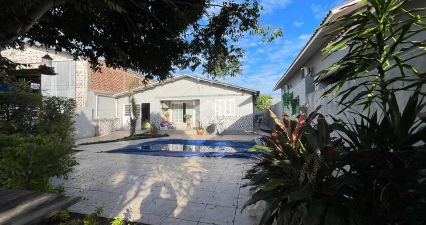 Casa 03 dormitórios e piscina próximo ao Clube Vera Cruz