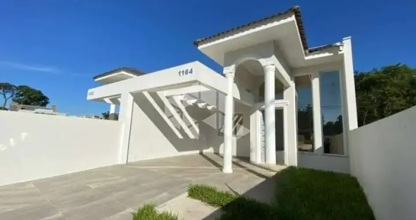 Casa geminada com 02 dormitórios, nova, na João Alves!