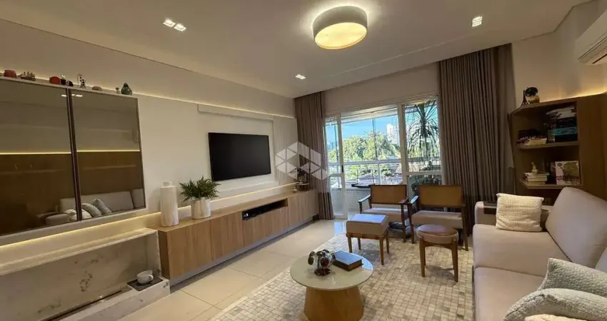 Apartamento mobiliado, no Centro, com 03 dormitórios!