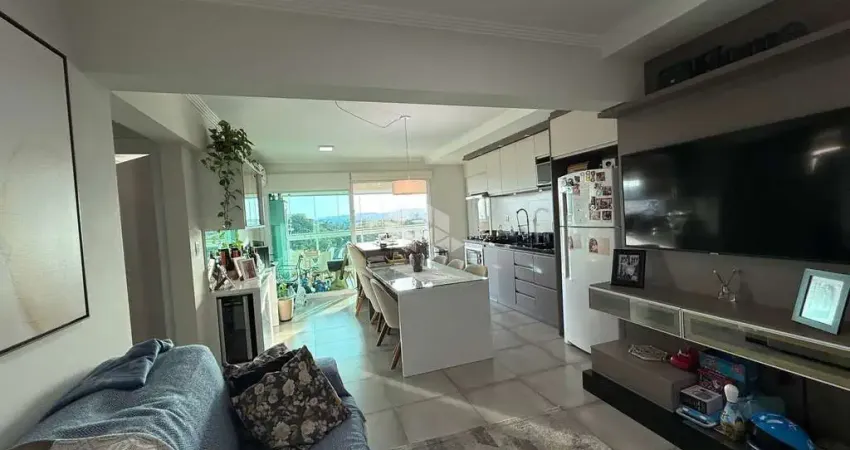 Apartamento no Centro, 02 dormitórios (1 suíte) e amplo espaço social!