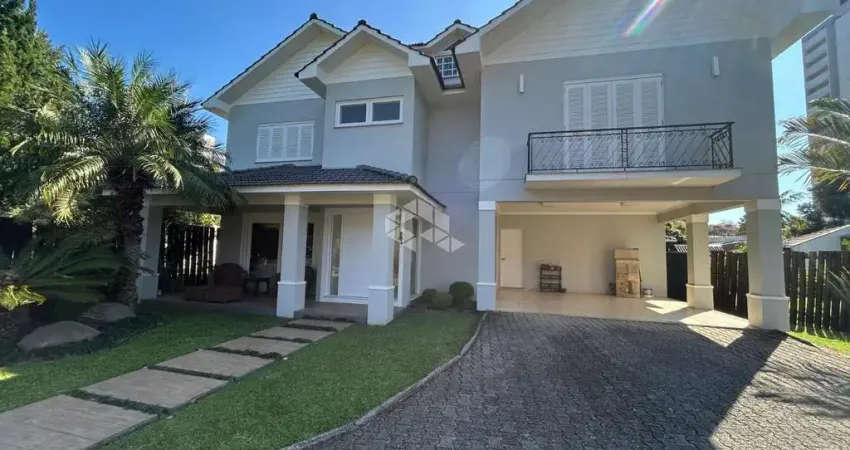 Casa semimobiliada com 3 dormitórios/suítes no Condomínio Jardim Mauá, no Higienópolis!