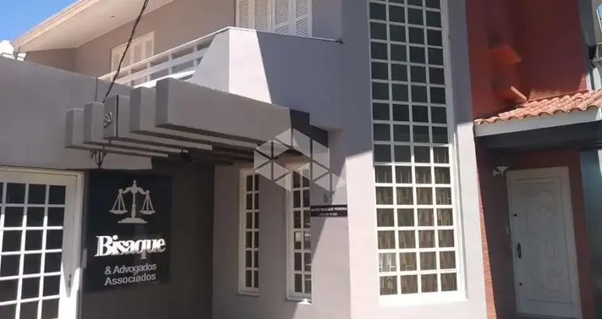 Casa a venda no bairro Nossa Senhora da Medianeira, Santa Maria.