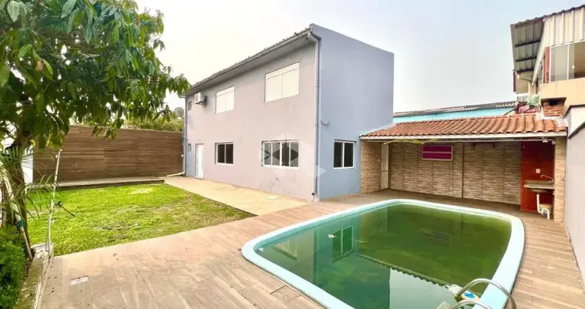 Casa com Terreno Amplo e Piscina à Venda no Bairro Nonoay - Santa Maria/RS