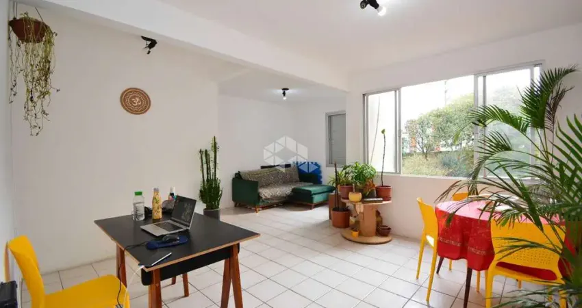 APARTAMENTO COM 2 QUARTOS E 1 VAGA DE GARAGEM NO BAIRRO CAPOEIRAS, EM FLORIANÓPOLIS/SC.