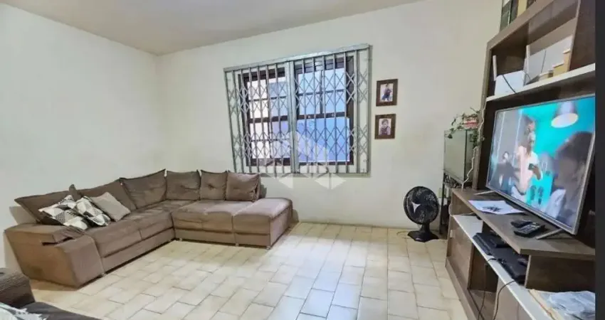 CASA RESIDENCIAL À VENDA COM 3 QUARTOS SENDO 1 SUÍTE E 2 VAGAS DE GARAGEM NO BAIRRO BARREIROS EM SÃO JOSÉ/SC.