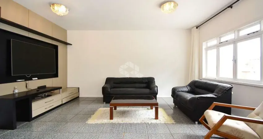 CASA RESIDENCIAL À VENDA COM 4 SUÍTES E 5 VAGAS VAGAS DE GARAGEM NO BAIRRO COQUEIROS EM FLORIANÓPOLIS/SC