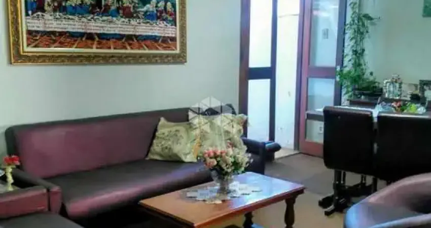 CASA RESIDENCIAL À VENDA COM 5 QUARTOS SENDO 1 SUÍTE E 3 VAGAS DE GARAGEM NO BAIRRO IPIRANGA EM SÃO JOSÉ/SC