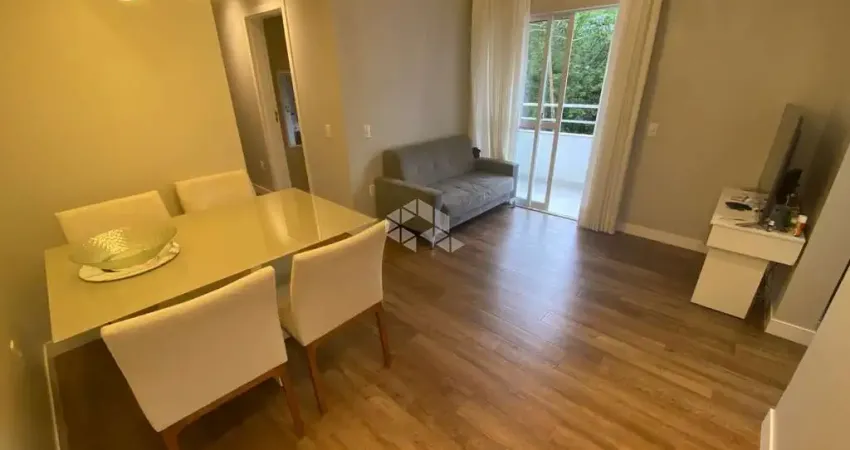 Apartamento à venda com 2 quartos e 1 vaga de garagem no bairro real parque em são josé/sc.