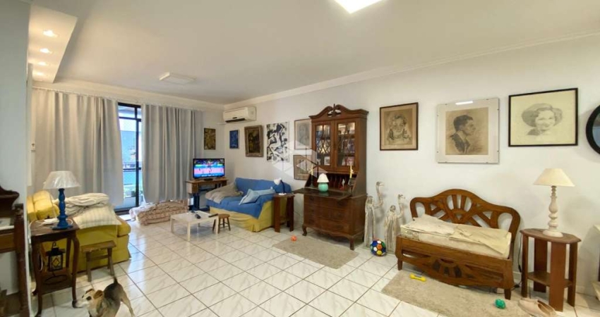 APARTAMENTO À VENDA COM 3 QUARTOS E 1 SUÍTE E 1 VAGA DE GARAGEM NO BAIRRO ESTREITO EM FLORIANÓPOLIS/SC