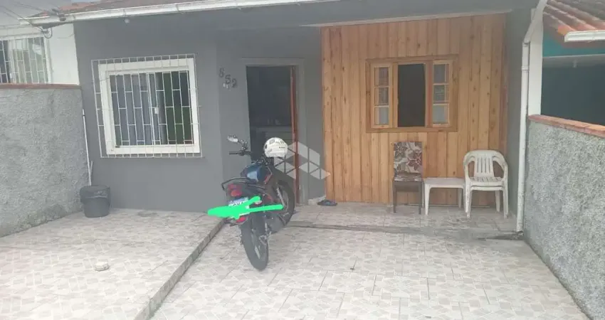 Casa com 3 quartos 76m² e salas integradas com churrasqueira em sao josé/sc