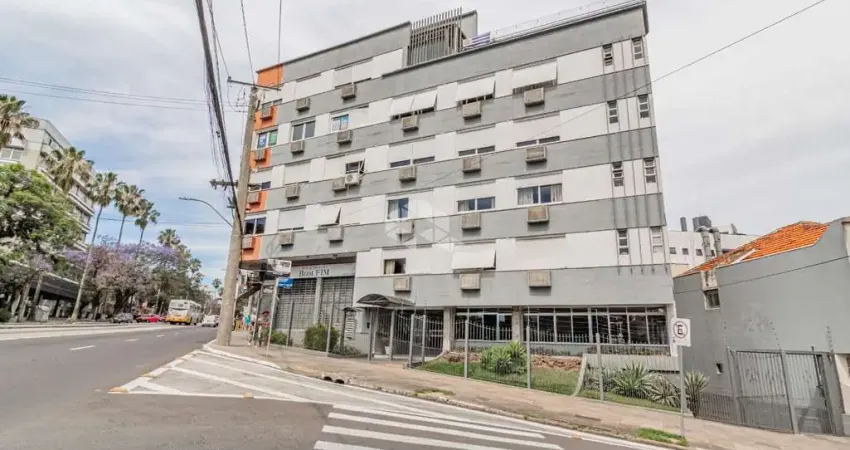 Semimobiliado 3 dormitórios/Quartos. Garagem coberta. Bairro Petrópolis