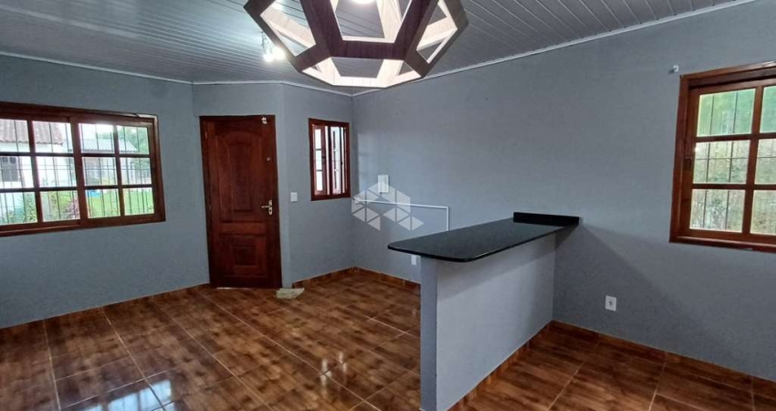 Casa 02 dormitórios/Quartos. Piscina. Churrasqueira.Bairro Porto Verde.