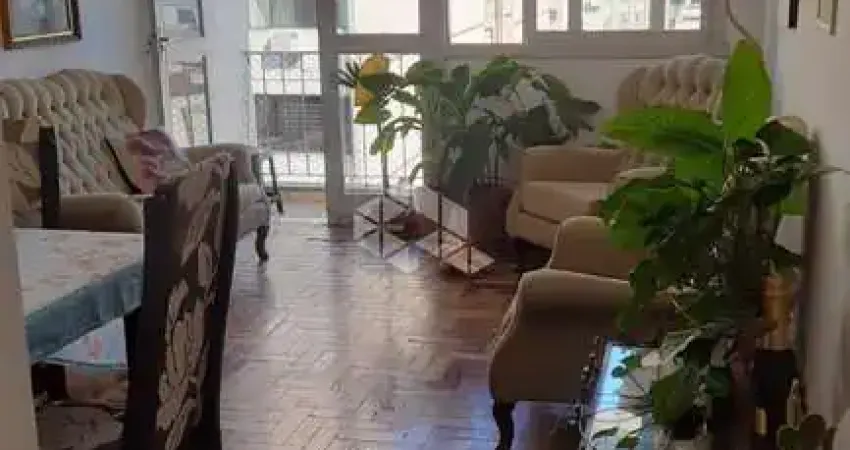 Apartamento com na Demétrio Ribeiro...