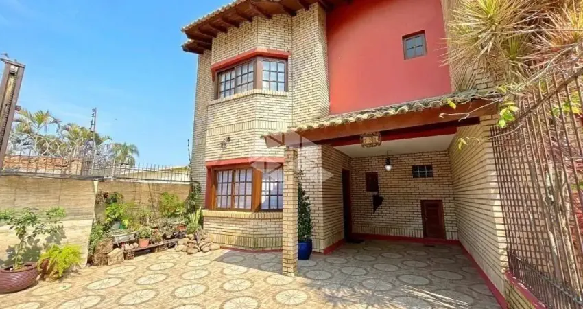 Casa desocupada no Bairro Guaruja com 3 dormitorios.