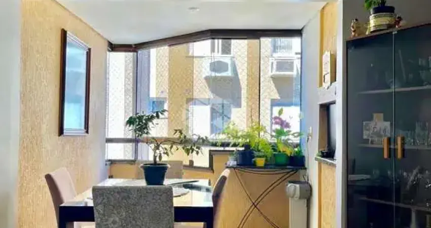 Apartamento de 02 dormitórios com sacada e churrasqueira no Bairro Cristal