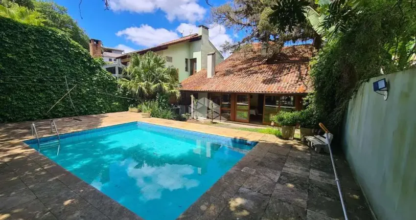 Linda casa com 4 dormitórios e piscina no Bairro Jardim Isabel em Porto Alegre