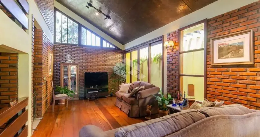 Casa com amplo pátio e piscina no Bairro Ipanema em Porto Alegre