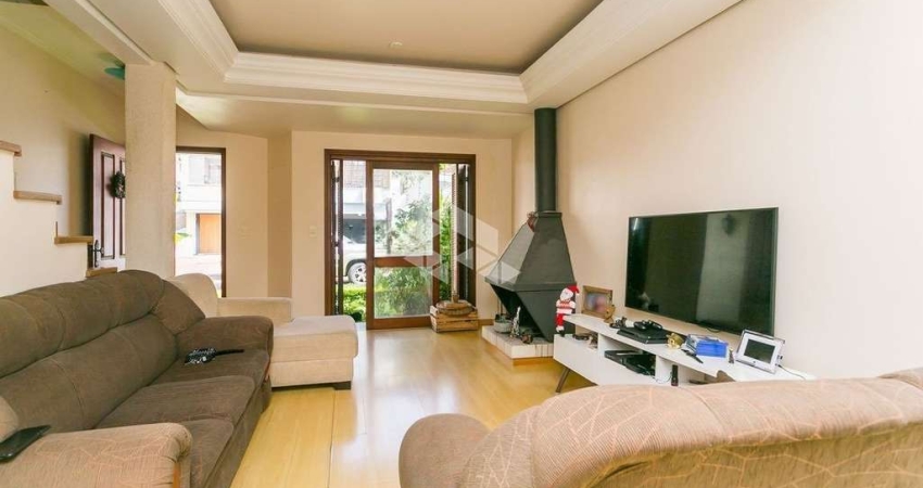 Casa em condomínio com 3 dormitórios no Centrinho da Tristeza em Porto Alegre.