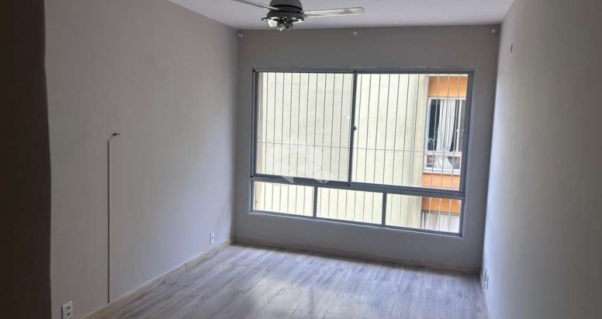 Apartamento de 02 dormitórios com 01 vaga de garagem, no bairro Cristal, zona sul de Porto Alegre/ RS.