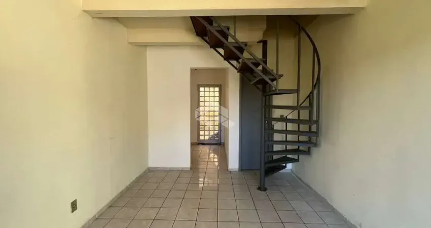 Casa estilo sobrado em condomínio fechado na Edgar Pires de Castro, 2 dorm, garagem