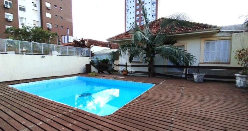 Casa com 4 quartos à venda na Rua Dário Pederneiras, 234, Petrópolis, Porto Alegre