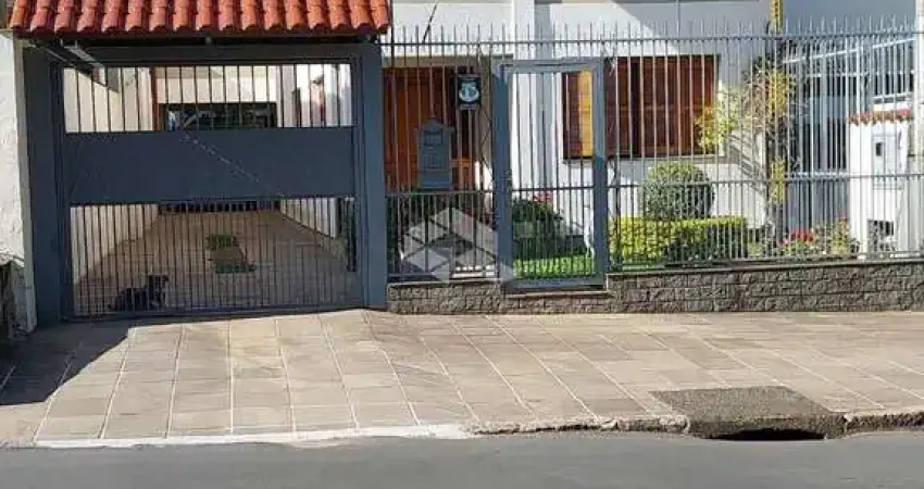 Casa com 02 pavimentos, 240,00m², 03 dormitórios, no bairro tristeza