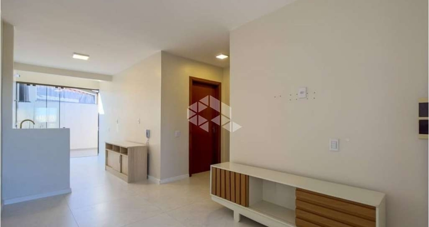 Casa térrea em condomínio com infra completa, 2 dormitórios, churrasqueira e garagem na Hípica/Zona Sul