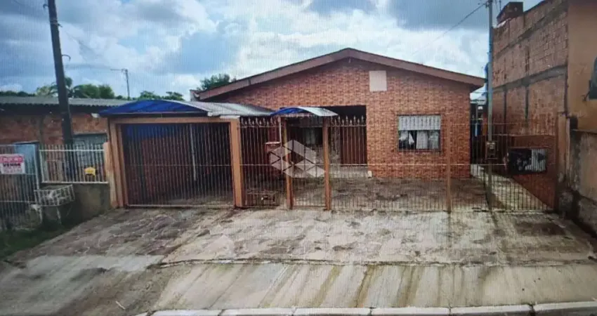 Casa de dois dormitórios no bairro Piratini em Alvorada.