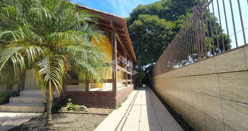 Casa de 03 dormitórios no Bairro Formoza Alvorada (e outra casa nos fundos) .
