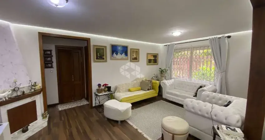 Casa com 3 quartos à venda na Rua Odylla Ramos Chika, 321, Lomba do Pinheiro, Porto Alegre