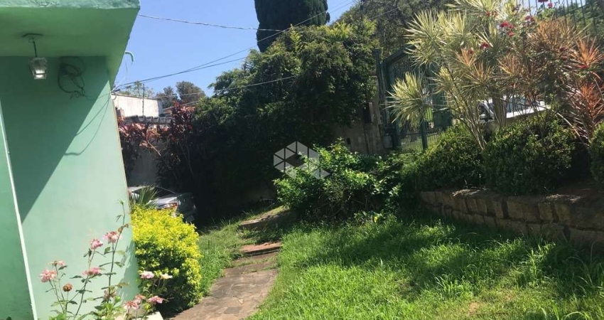 CASA COM 3 DORMITÓRIOS EM AMPLO TERRENO PARA VENDER POR R$ 395MIL