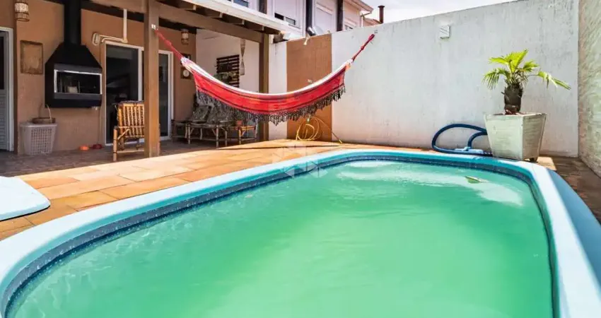 Casa Mobiliada em Cond. 3 dorm/ 1 suíte 2 Vagas - Piscina c/ chiuveiro externo