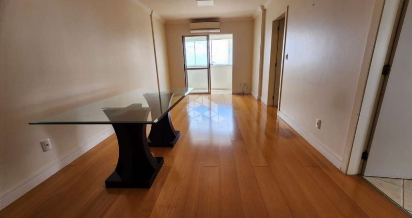 Apartamento semimobiliado com 3 Dormitórios,1 suíte e 2 vagas no Rio Branco.