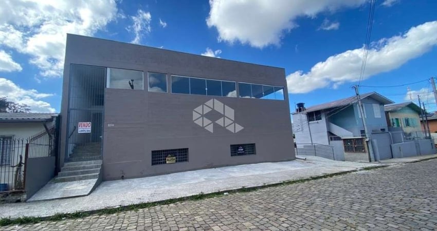 Pavilhão a venda com 2 andares e 300 m² privativos, Bairro Sagrada Familia.