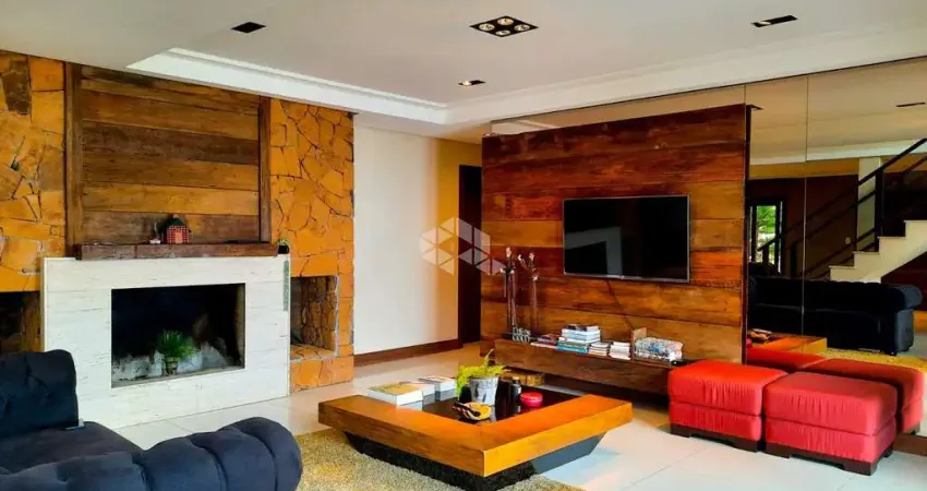 Casa com 5 quartos à venda na Rua Léo Guerra, 43, Nossa Senhora da Saúde, Caxias do Sul