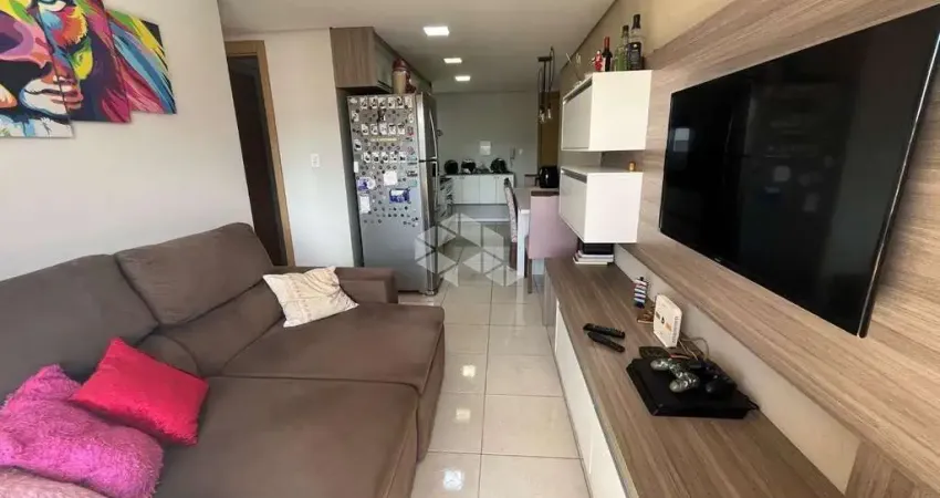 Apartamento semi mobiliado com sacada 02 dormitórios no pioneiro