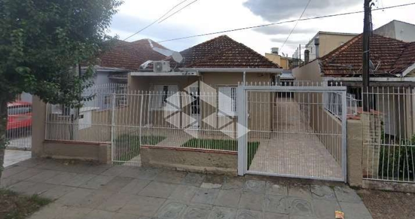 Casa à venda no Partenon com 3 quartos e amplo pátio