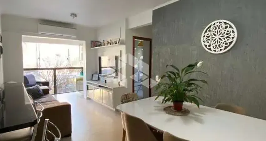 Apartamento à venda no Partenon com 2 quartos e 1 vaga - 64m² reformado e mobiliado