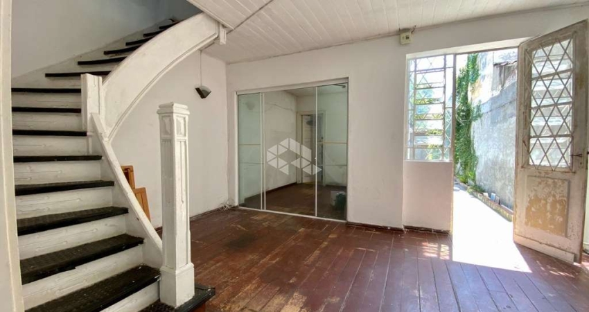 Casa de 140m² com 3 dormitórios no bairro Floresta.
