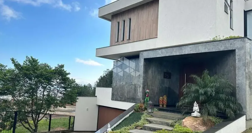 Casa com 03 dormitórios e 3 suítes, 6 vagas de garagem no bairro  Altos do Santa Rita