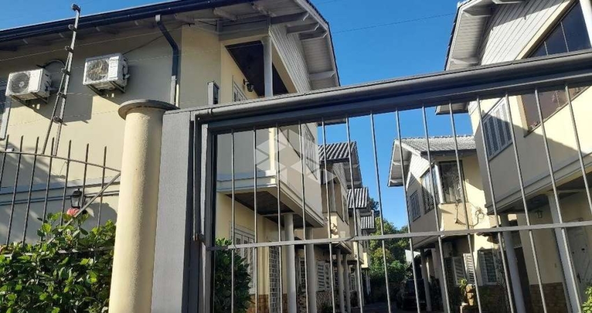 Sobrado com 3 quartos, sendo 1 suite no bairro Partenon.