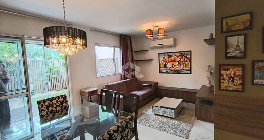 CASA COM 3 DORMITÓRIOS, COM SÓTÃO EM CONDOMÍNIO, 3 BANHEIROS, 2 VAGAS.