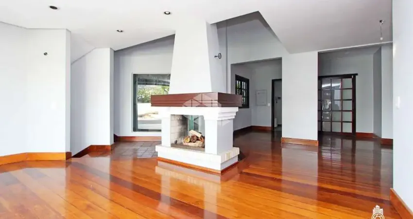 Casa com 4 suítes, piscina, jardim de inverno no bairro Chácara das Pedras