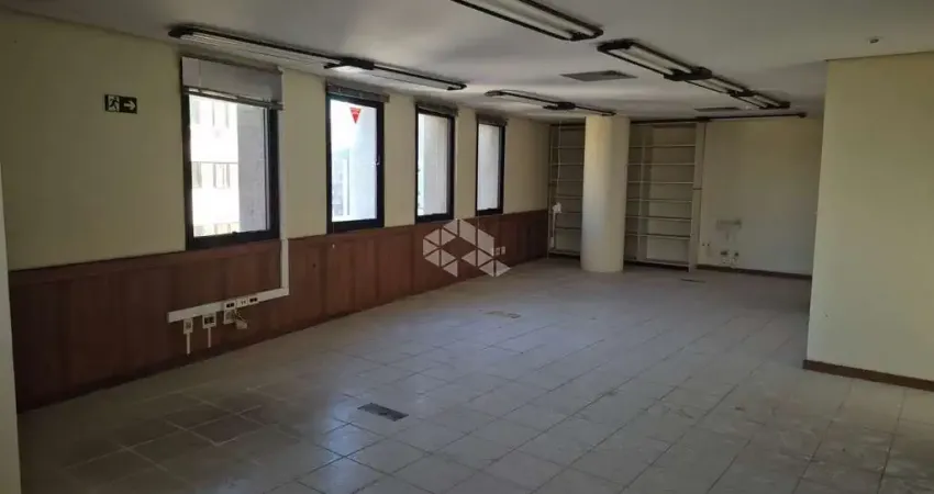 Sala comercial à venda na Avenida Luiz Manoel Gonzaga, 450, Três Figueiras, Porto Alegre