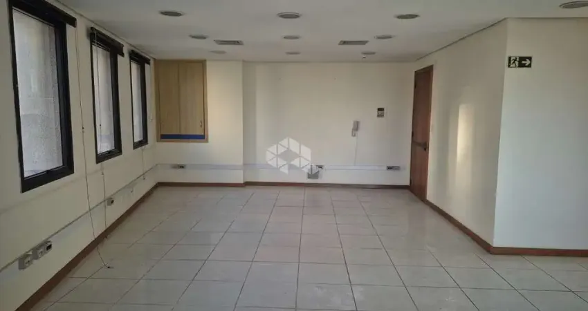 Sala comercial à venda na Avenida Luiz Manoel Gonzaga, 450, Três Figueiras, Porto Alegre