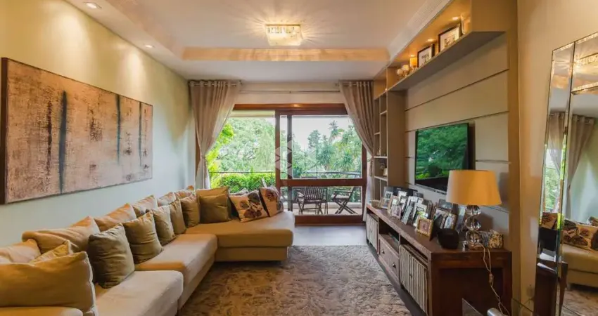 Apartamento com 3 quartos, 1 suíte, 2 vagas, 209 m², ampla sacada com jardim e mobiliado.