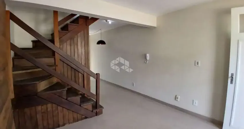 Casa sobrado 2 quartos em condomínio com excelente infraestrutura